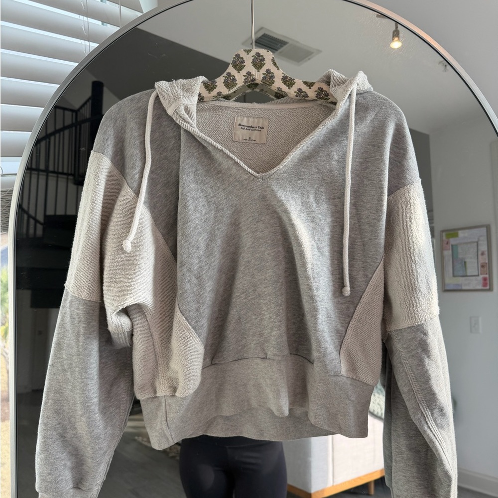 Abercrombie Gray and Cream Women's Hoodie